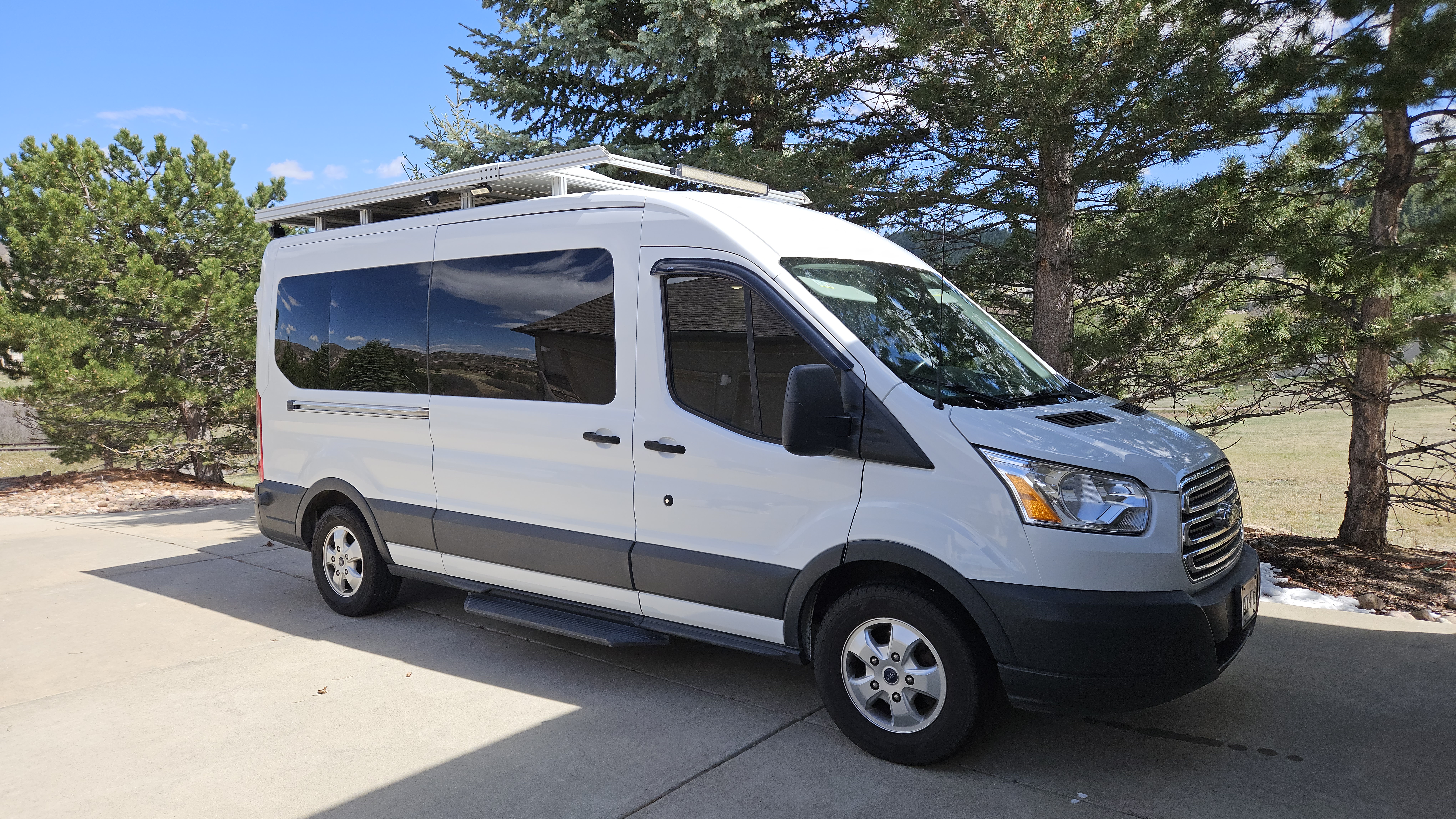 Main vehicle photo
